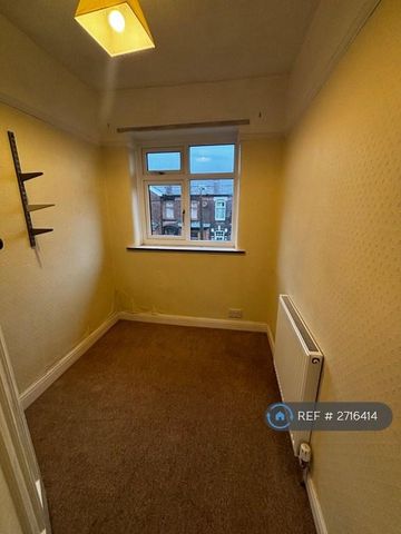 3 bedroom semi-detached house to rent - Photo 4