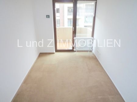**Großzügig geschnittene super schöne 3 Zimmerwohnung** mit 2 Balkonen, Fahrstuhl und Pkw-Stellplatz - Photo 2