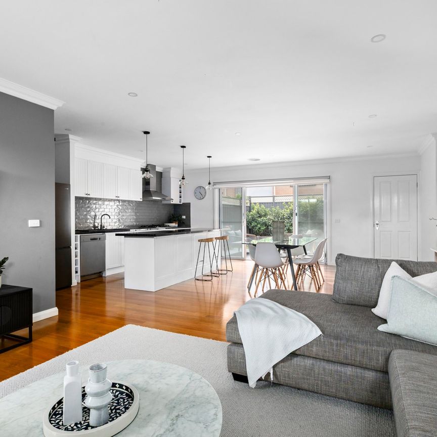 Spacious Four-Bedroom Townhouse with North-Facing Courtyard - Photo 1