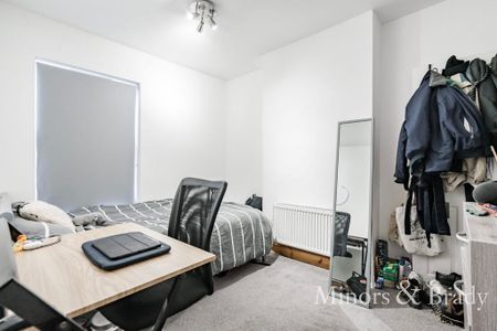 4 bedroom terraced house to rent - Photo 4