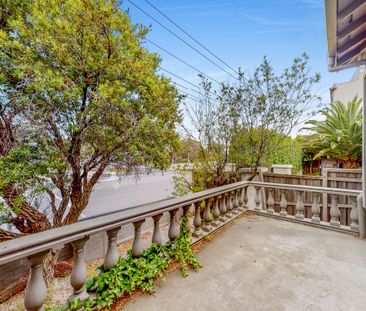 69 Ormond Esplanade, Elwood VIC 3184 - House For Rent | Domain - Photo 5