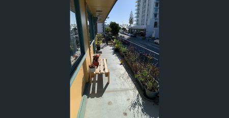 BEACHSIDE UNIT, 2 MINUTE STROLL TO KIRRA BEACH - Photo 5