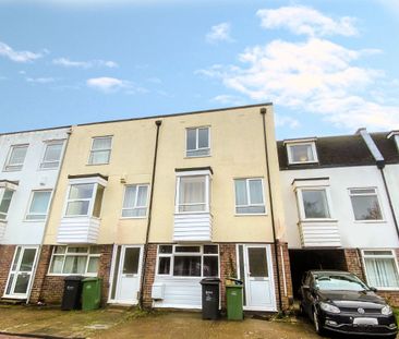 6 bedroom semi-detached house to rent - Photo 4