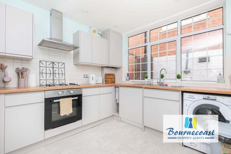 2 bedroom ground floor flat to rent - Photo 3