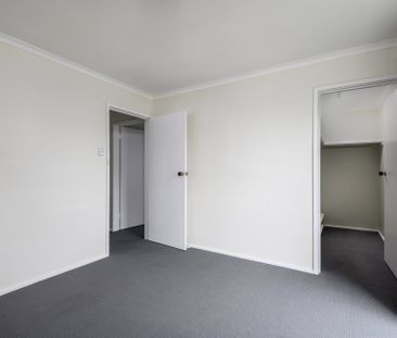 READY TO MOVE? DISCOVER MULGRAVE’S FINEST FAMILY HOME! - Photo 1