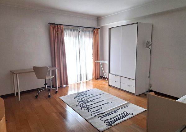 Apartamento T3 com sótão, mobilado e equipado, no Bairro do Liceu!