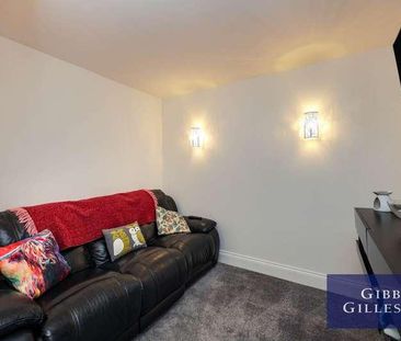 Bench Manor Crescent, Chalfont St. Peter, Gerrards Cross, SL9 - Photo 3