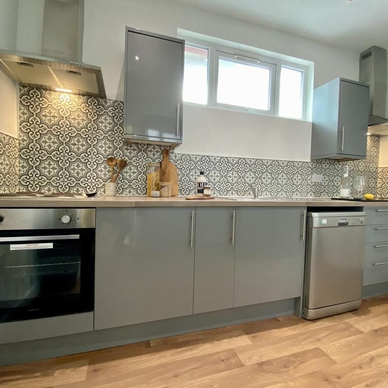126 bedroom house share to rent - Photo 1