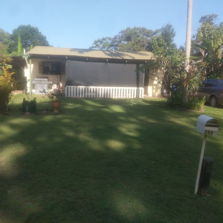 Coochiemudlo Island - Photo 1