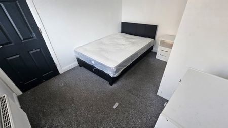 1 bed House Share - To Let - Photo 2