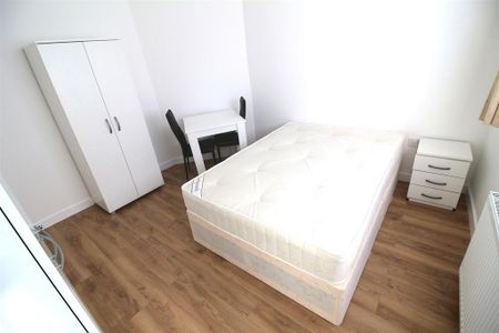 House share to rent - Photo 2