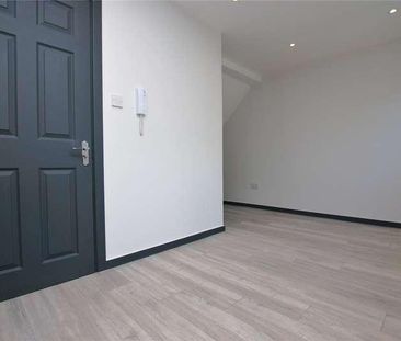 Raymond Crescent, Guildford, Surrey, GU2 - Photo 4