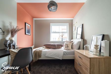 8 Bedroom house 5 with ensuite 3 rooms share 1 bathroom - Photo 3