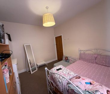 Room in a Shared House, Wards Road, IG2 - Photo 2