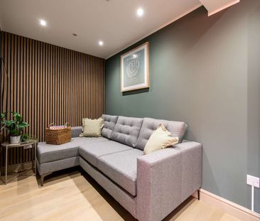 Be the first to see this stunning new 9 bed in Botley by attending ... - Photo 3