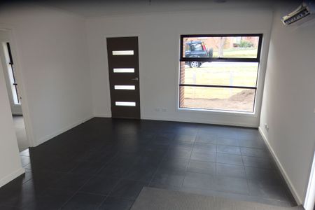 Spacious 3-Bedroom Family Home with Ensuite in Prime Eumemmerring Location! - Photo 4