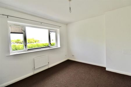 2 bedroom end of terrace house to rent - Photo 4