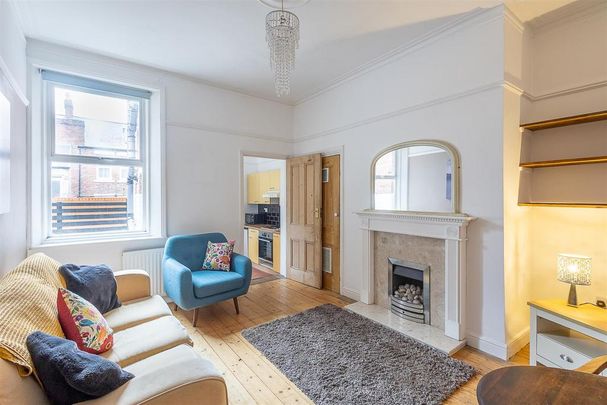 2 bedroom flat to rent - Photo 1