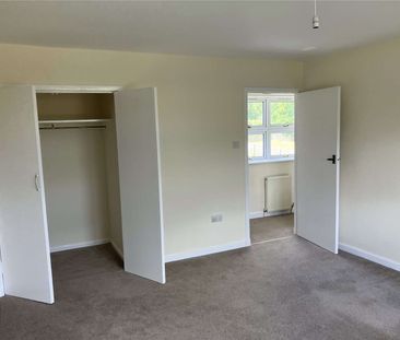 Homely two bedroom end of terrace cottage located in the scenic and... - Photo 2
