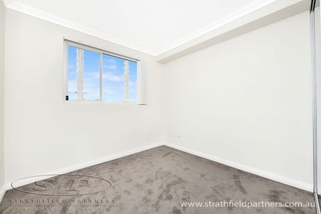 Luxury Apartment with Sydney CBD Views - Photo 2