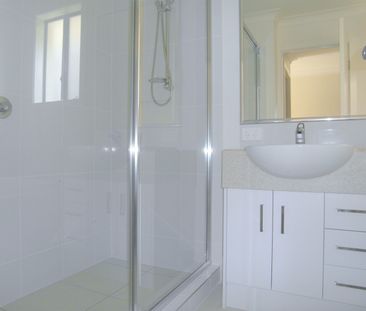 Spacious Half Duplex Unit in Darling Heights! - Photo 2