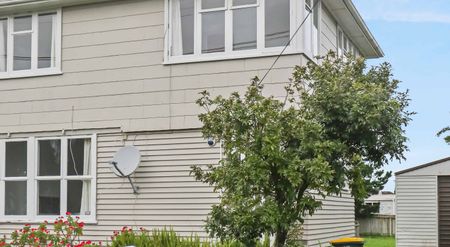 3-bedroom property, perfectly located! - Photo 4