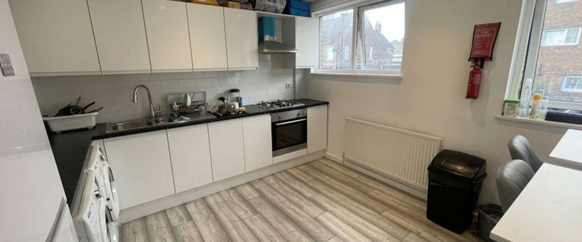 4 bed all ensuite Room 1 - Photo 1