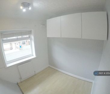 3 bedroom terraced house to rent - Photo 5