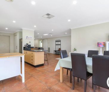 BEAUTIFUL HOME IN EASTERNVIEW ESTATE! - Photo 2