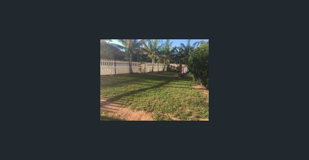 Large Yard – Enclosed Under – Air Conditioning - Photo 5