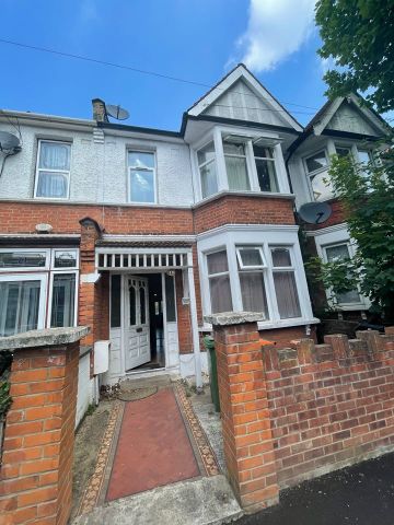 Room in a Shared House, Lincoln Road, E7 - Photo 4
