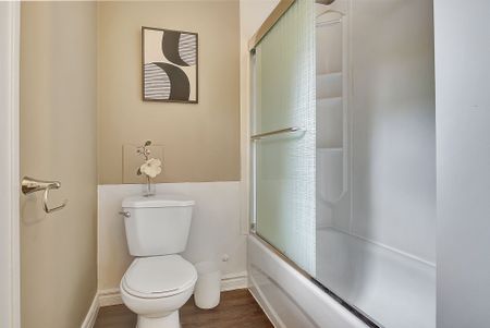 For Lease - 211 Dolph Street, Cambridge, Ontario - Photo 2