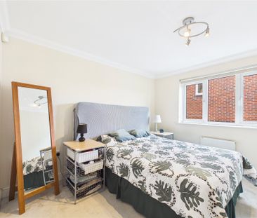 2 bedroom Flat in Morris Mews, Loudwater - Photo 6