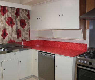 Sundrenched, spacious - Photo 2