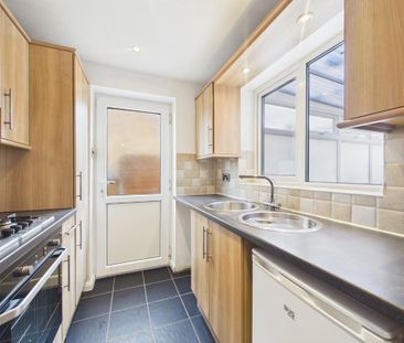 3 bedroom semi-detached house to rent - Photo 5