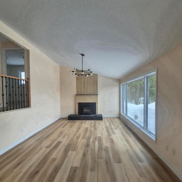 Magnifique maison entièrement rénovée à Sainte‑Adèle à louer - Photo 1