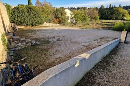 APPARTEMENT T3 EN DUPLEX AVEC COUR ET STATIONNEMENT - Photo 5