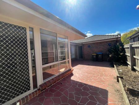 33 Machair Drive, Point Cook VIC 3030 - Photo 5