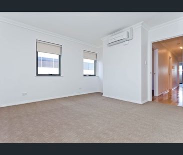 Large 3 bed apartment! - Photo 1