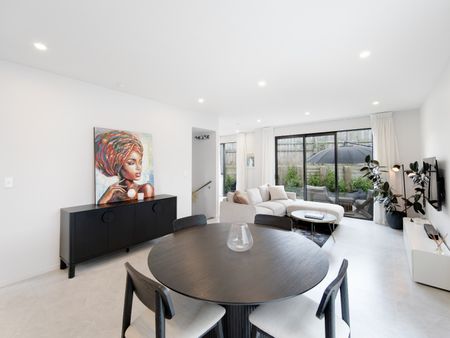Modern, Stylish & Functional 4 bedrooms and 3 bathrooms in Howick - Photo 4