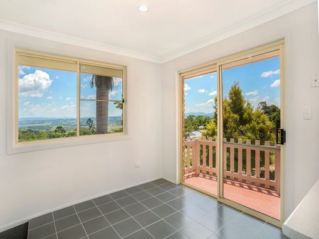 Well Appointed Townhouse with Flexible Living Spaces - Photo 3