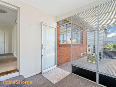 Apartment within walking distance to the city! - Photo 4