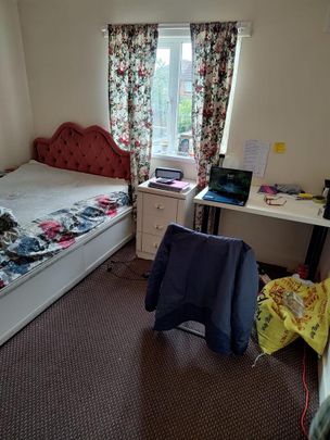 1 bedroom in a house share to rent - Photo 1