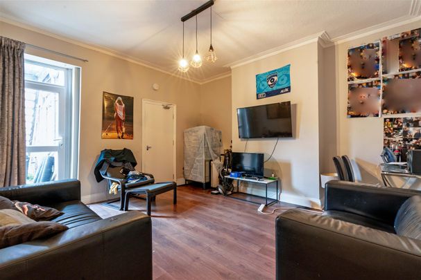 3 bed flat to rent in Forsyth Road, Newcastle Upon Tyne, NE2 - Photo 1