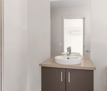 Low maintenance and modern, everything you've ever wanted! - Photo 6
