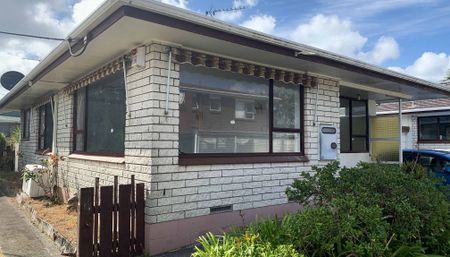 Charming 2-Bedroom Home - Photo 4