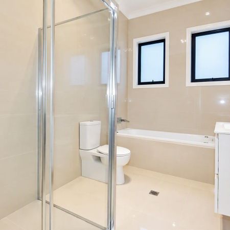 CONVENIENT VILLA LIVING - Photo 3