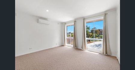 Immaculate Family Home in Premier Location! - Photo 4