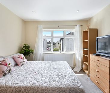 Dalton Avenue, Mitcham, CR4 - Photo 2