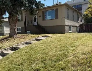 Cozy 2-Bdrm Main Floor Suite - Close to UofC/SAIT/Foothills ** 1 MONTH FREE ** | 1719 17 Avenue Northwest, Calgary - Photo 1